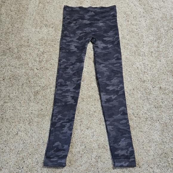 Spanx Cropped Camo Leggings - Picture 1 of 4